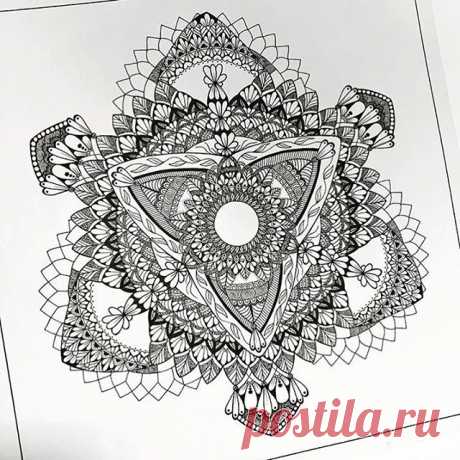 Mandala by @madreanne 
Like it! 👍
.
.
.
#mandala #mandalaart #zenmandala #zentangle #mandaladesign #mandalatattoo #zen #art #zentangleart #nice #picture #cute #girl #draw #drawing #blackandwhite #follow#zenart  #mandalapassion #love #doodle #doodling #doodleart #doodlelove