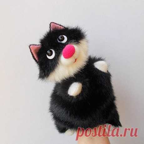 Little black cat. Toy on small hand. Bibabo. Toy glove. Puppet theatre. Marionette. Toy glove for home puppet theatre. Size toys for the little hands , children 3 to 5 years. Index finger in the head ,in the large and middle tarsi, and you can speak. The authors work from sketch to execution. Made of faux fur , easy to care for. All details are sewn ,no glue is used .The