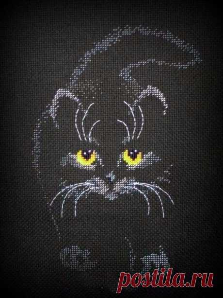 &gt;Схема вышивки «Кошка» на чёрной канве
