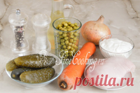 Салат с курицей и солеными огурцами - рецепт с фото