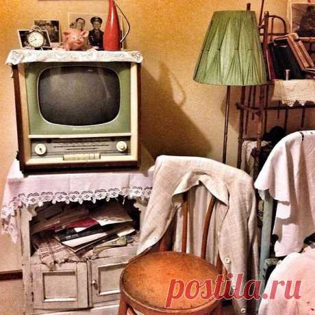 Уют настоящей советской квартиры в Музее СССР на ярком снимке @dariyanay. Спасибо!

#Этномир #СССР #Ethnomir #USSR #museum