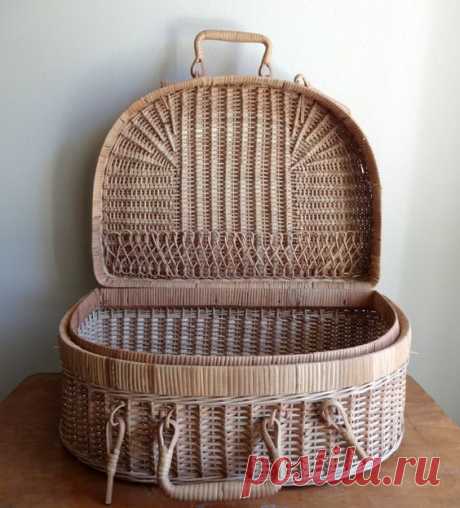 Beautiful tan antique wicker picnic basket