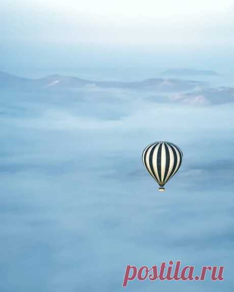 Безмятежность в небе над Каппадокией. Снимала Алина Минайлова: nat-geo.ru/community/user/189143/