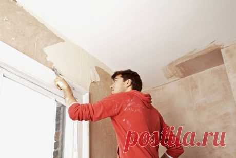 Как снять краску со стен и потолка
 Когда нужно удалять краску со стен и потолка Снимать краску со стен необходимо в случае, когда вы планируете отделку стен плиткой или обоями. Либо перед выравниванием стен штукатуркой. Окрашенная поверхность не обладает достаточной адгезией. Не требуется снимать краску, если вы собираетесь покрыть поверхности аналогичным составом. Для надёжного нанесения нового лакокрасочного покрытия в большинстве случаев достаточно правильно подобрать ...
