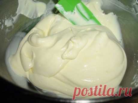 Крем шарлотт

Масляный яично-молочный крем шарлотт можно использовать для начинки эклеров, прослаивания тортов и пирожных.

Сливочное масло - 200 гр
Показать полностью…