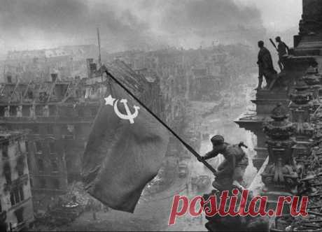 В День Победы: Мы подготовили подборку из 35 знаменитых снимков Великой Отечественной Войны, которые как нельзя лучше рассказывают о победе, доставшейся нам с таким трудом