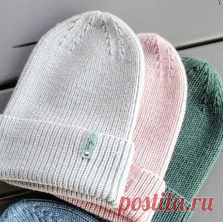 Шапка от rezianna_knits
Делитесь похожими работами в комментариях
#шапка_спицами@knit_man, #шапка_бини@knit_man

Использованные материалы:
Merino extra fine от Drops 105 м/50 г, спицы 3,5 с леской 40 и 80 см.
Я напишу, как вяжу я, а вы, учитывая свою плотность, другой размер,или пряжу, можете использовать лишь алгоритм вязания.

Мой размер 56-58.
На круговые спицы 3,5 набрать 121 петлю. Замкнуть вязание в круг. На спицах 120 петель. Затем необходимо развернуть спицы изнано...