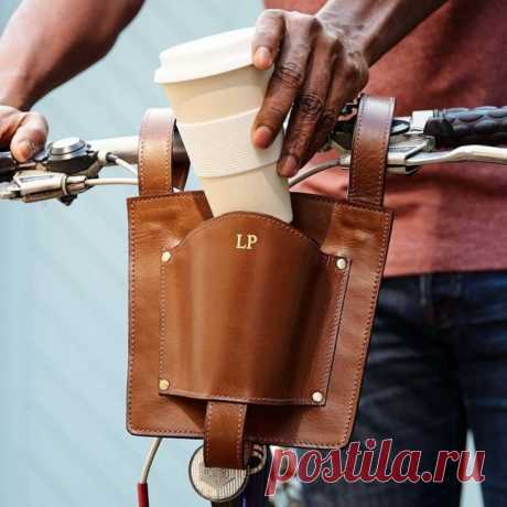 Стакан для кофе к самокату. 
 
 Карман под бутылку с водой или стакан кофе на руль самоката или велосипеда. 
