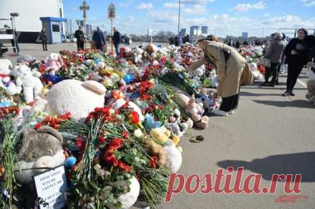 Пострадавшая при теракте в «Крокусе» выжила благодаря охраннику. Мужчина чувствовал себя плохо, но вернулся за оставшимися в горящем здании.