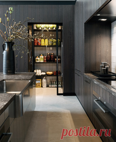 10-Kitchen-Design-Moves--Dramatic-pantries-Kitchen-towards-pantry-copy_HH_MR16