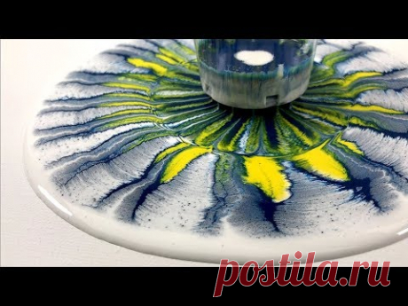 The leaky mug is back - Acrylic pour painting for beginners