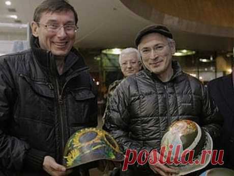 Олигарх пришёл на Майдан и получил каску (ВИДЕО) :: donbass.ua - новости Донбасса