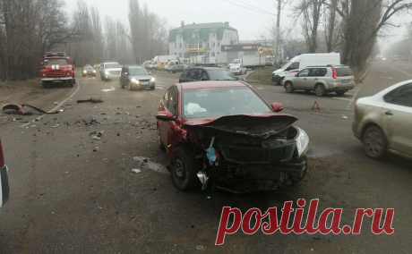 Три человека погибли в ДТП в Воронежской области. В Калачеевском районе Воронежской области произошло ДТП, столкнулись автомобили ВАЗ и «Газель», сообщает управление МЧС по региону.