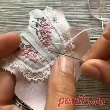 Everything is embroidery on Instagram: “🎥: @o_lg_ 💜 Tag your friends who need to see this. For more 👉 Follow us! 👉 @gallery_embroidery Thank you so much 👌🏻👌🏻 #блайз #blythe…”