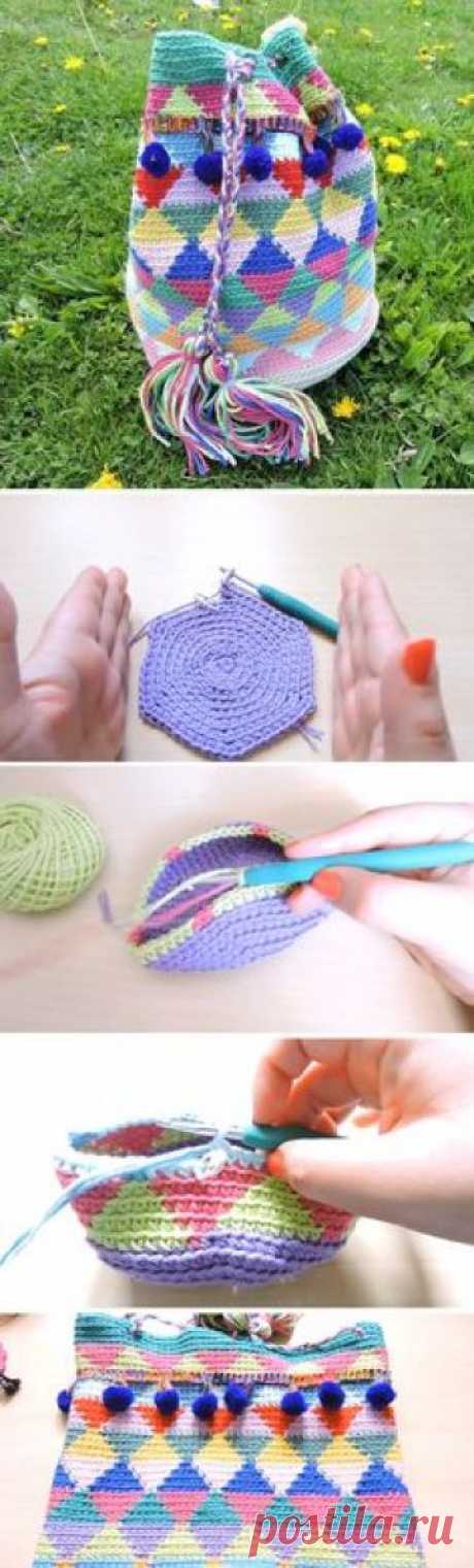 Today we are sharing a tutorial for a rather beautiful multicolor backpack tutorial with our readers. Now, be aware that this particular backpack is a bit harder to make than similar tutorials that we have previously shared on our blog. Because of this reason you may want to check prior to this. This tutorial, although… Read More Crochet Multi-color Backpack