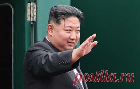 Поезд Ким Чен Ына покидает Приморье. На перроне его провожали рота почетного караула Восточного военного округа и военный оркестр штаба Тихоокеанского флота