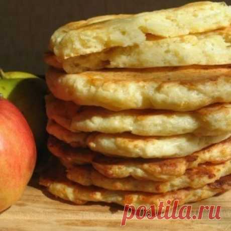 Творожно-яблочные лепешки на 100 грамм — 107.88 ккал