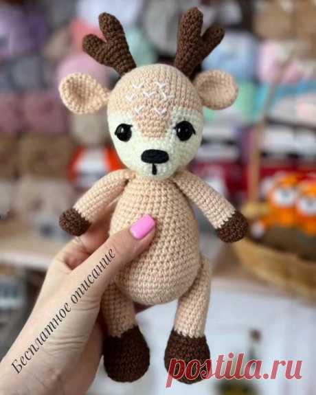 PDF Оленёнок крючком. FREE crochet pattern; Аmigurumi animal patterns. Амигуруми схемы и описания на русском. Вязаные игрушки и поделки своими руками #amimore - большой олень к Новому году, новогодний оленёнок, рождественский олень.