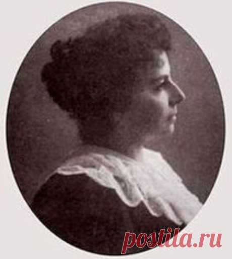 Аганур(итал.Vittoria Aganoor,арм.Վիկտորիա Աղանուր 1855,Падуя-910,Рим,Италия)—итальянская поэтесса армянского происхождения.
Родилась в семье армянина Эдуардэ Аганура и итальянки Джузепины Пачини.Отец её происходил из богатого старинного армянского рода.В середине XVII века его предки обосновались в Персии,а затем следующее их поколение переселилось в Индию.В 1835г.отец Эдуардэ, Абрам Аганур, покинул индийский город Мадрас и уехал в Европу.Семья Аганур осталась жить в Падуе.