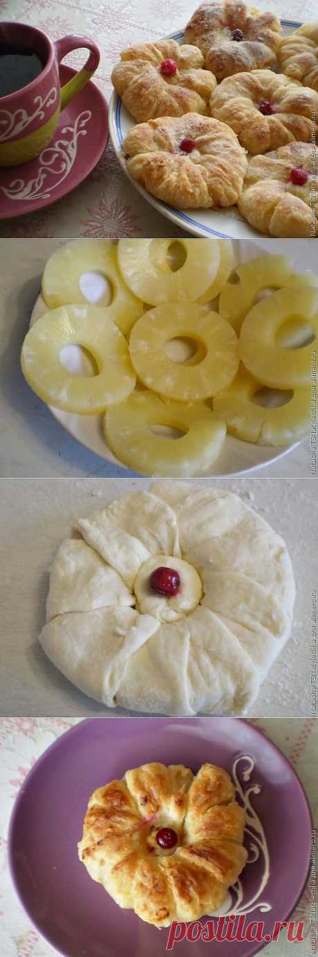 Печенье: цветочки из ананасов.