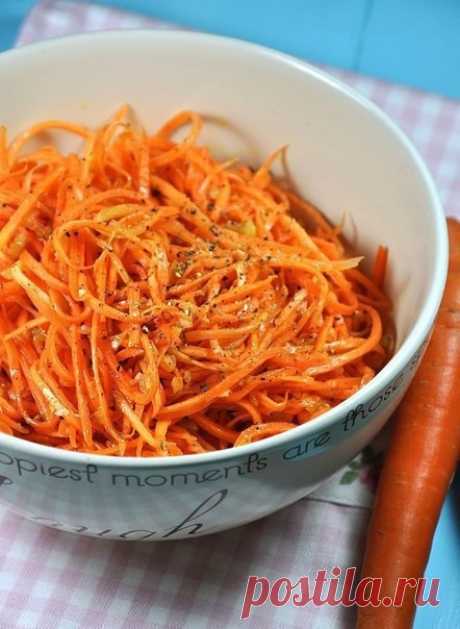 Как приготовить морковь по-корейски в домашних условиях. 

Я давно изучала вопрос как приготовить морковь по корейски в домашних условиях и перепробовала не один рецепт. Иногда лучше то, что проще и этот рецепт тому доказательство. Вам понадобится минут 10 свободного времени и вкусная, свежая, ароматная морковка по корейски будет готова. 

Вам потребуется: 

400 г моркови 
5 зубчиков чеснока 
½ ч.л соли 
1 ст. л сахара 
½ ч.л черного молотого перца 
⅓ ч.л молотого кориандр...
