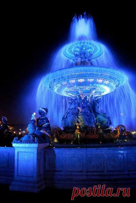 Blue fountain in Paris