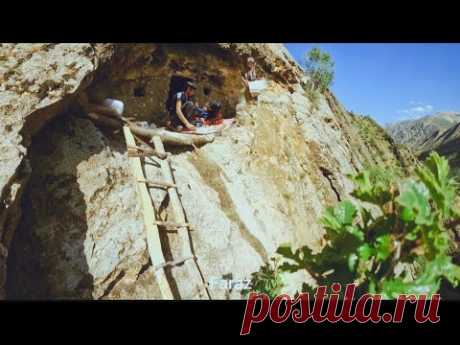 Nomadic lifestyle and nomadic food in the mountain hut of Iran 2023