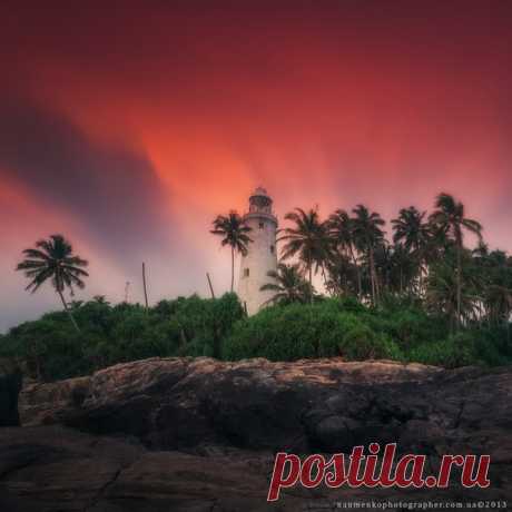 Маяк на закате. Шри-Ланка. Автор фото – Александр Науменко: