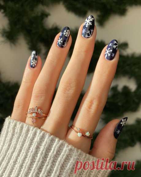 Зимние тренды маникюра 2022: 7 красивых дизайнов ногтей, которые ты захочешь повторить ❄️ | theGirl