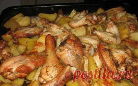 Картофель с куриным мясом в духовке.