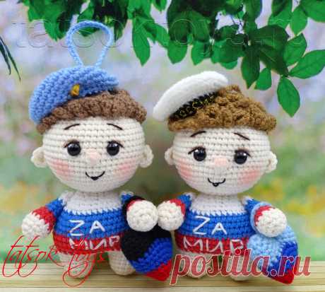 PDF Россия Za мир крючком. FREE crochet pattern; Аmigurumi doll patterns. Амигуруми схемы и описания на русском. Вязаные игрушки и поделки своими руками #amimore - маленький солдат, пупс солдатик к 23 февраля, кукла, куколка.