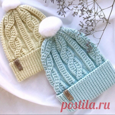 Шапка спицами с необычным узором - KNITTLY.ART