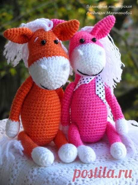 PDF Лошадка. FREE amigurumi crochet pattern. Бесплатный мастер-класс, схема и описание для вязания игрушки амигуруми крючком. Вяжем игрушки своими руками! Лошадь, лошадка, конь, horse, caballo, cheval, pferd, gaul, cavalo. #амигуруми #amigurumi #amigurumidoll #amigurumipattern #freepattern #freecrochetpatterns #crochetpattern #crochetdoll #crochettutorial #patternsforcrochet #вязание #вязаниекрючком #handmadedoll #рукоделие #ручнаяработа #pattern #tutorial #häkeln