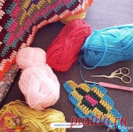 ​Вязание разноцветными ромбиками