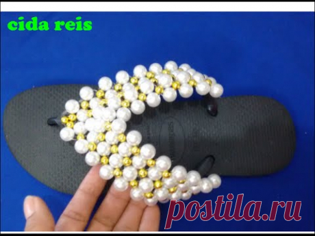 Chinelo com manta de pérolas intercalada com 10 e 6