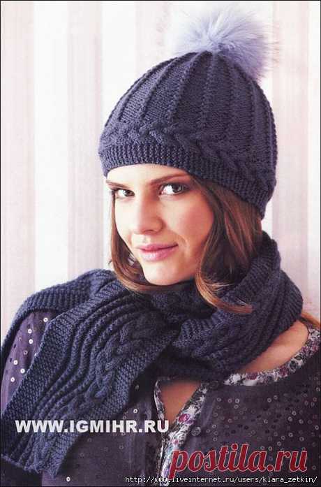 Симпатичный комплект: шапочка с пушистым помпоном и шарф.