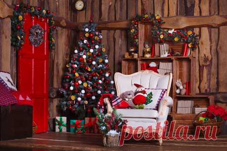 Картинка Рождество Елка Подарки Корзинка Стена Кресло Праздники