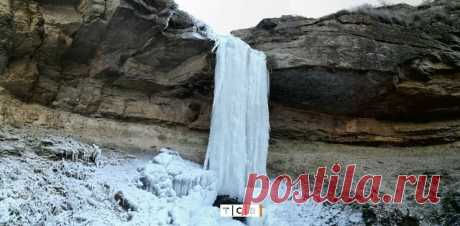 Приднестровские морозы настолько суровы, что замёрзли водопады в Строенцах и в Рогах. Красиво? Ставь