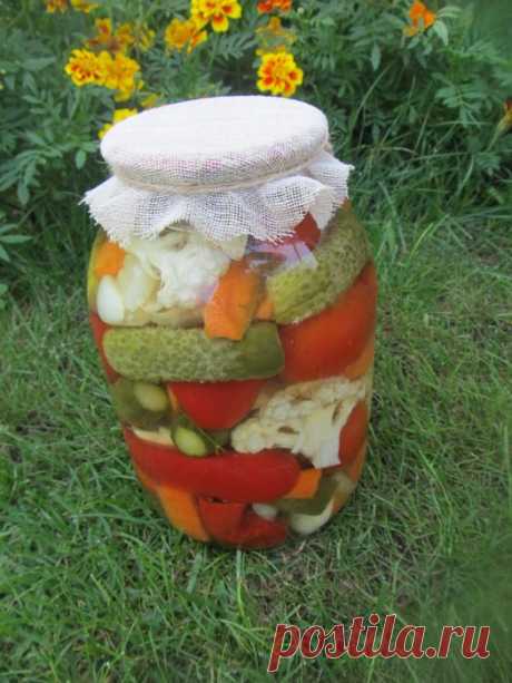 Овощное ассорти - как мариновать огурцы с помидорами, цветной капустой, кабачком и болгарским перцем, пошаговый рецепт с фото