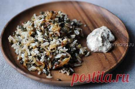Постное блюдо муджадара - рис с чечевицей и карамелизованным луком (очень вкусно!)