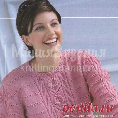 Женский свитер спицами с вязаными цветами