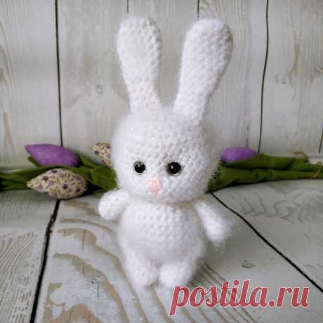 PDF Пушистый зайчик крючком. FREE crochet pattern; Аmigurumi doll patterns. Амигуруми схемы и описания на русском. Вязаные игрушки и поделки своими руками #amimore - заяц, зайчик, кролик, зайчонок, зайка, крольчонок, rabbit, hare, bunny, liebre, conejito, coelhinho, lebre, lièvre, lapin, hase, zając. Amigurumi doll pattern free; amigurumi patterns; amigurumi crochet; amigurumi crochet patterns; amigurumi patterns free; amigurumi today.