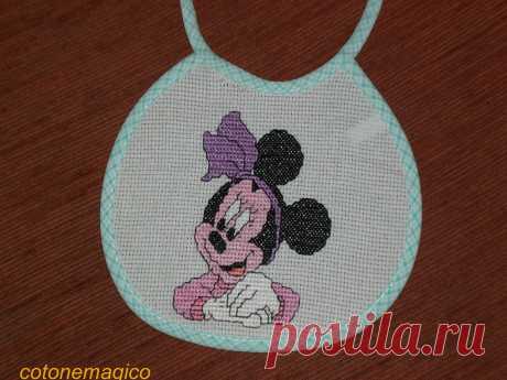 Bavaglino per bambine con Minnie