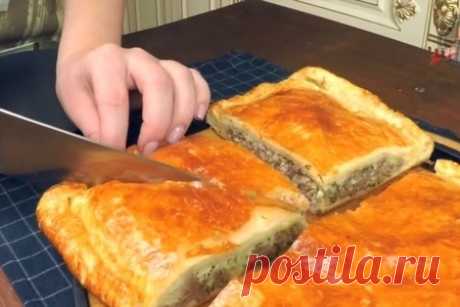Пирог из слоеного теста и мясного фарша – рецепт с фото