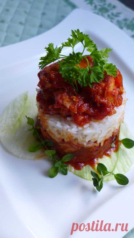 Куриная грудка в томатном соусе с рисом и специями на ужин. Быстрый рецепт - Меню недели
