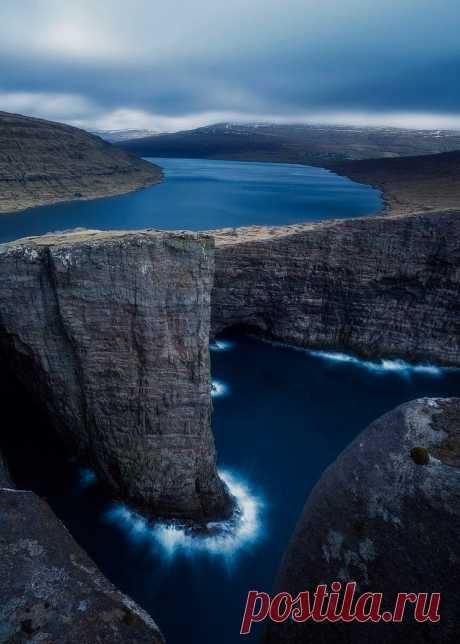 coiour-my-world:
“The impossible landscape of the Faroe Islands ~ Shane Wheel
”