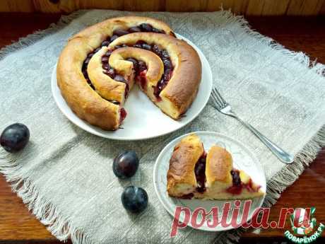 Пирог-улитка со сливами и творогом Кулинарный рецепт