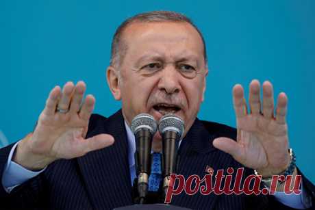 Эрдоган собрался обвалить турецкую лиру. Президент Турции Реджеп Тайип Эрдоган во время своего выступления в Измире пообещал вновь понизить ключевую ставку. «Мы наш народ, наших фермеров не отдадим на растерзание ставке. Есть иностранные агенты, они на нас наступают, пытаются дискредитировать нашу освободительную экономическую войну», — заявил Эрдоган.