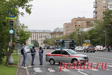 Движение по Комсомольскому проспекту полностью восстановили после атаки дронов. Движение по Комсомольскому проспекту в Москве, которое было перекрыто после атаки дронов на город, полностью восстановили. Об этом сообщил столичный Дептранс в Telegram-канале. «Движение полностью восстановлено», — говорится в сообщении департамента. Движение по Комсомольскому проспекту перекрыли около четырех утра.