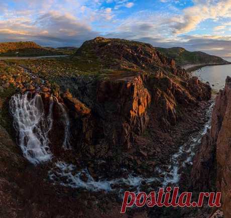 Водопад в Териберке, Россия. Автор фото: Константин Воронов.